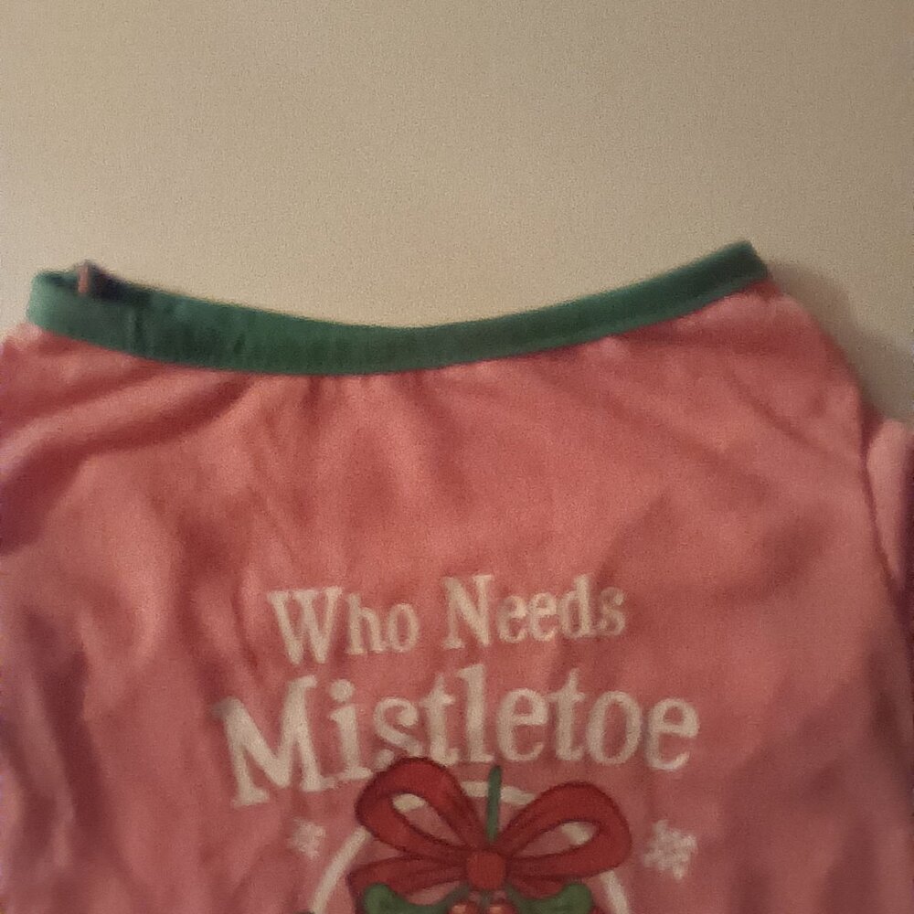 Dog Shirt Who Needs Mistletoe with a Face Like This NWOT - Picture 3 of 6